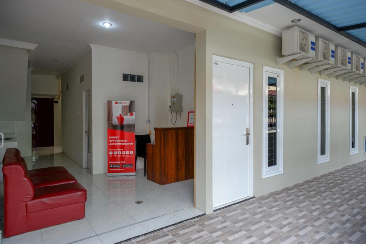 Reddoorz Hostel Near Kota Lama Семаранг Екстер'єр фото