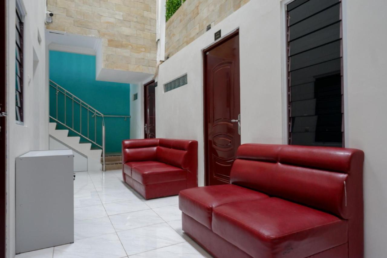Reddoorz Hostel Near Kota Lama Семаранг Екстер'єр фото
