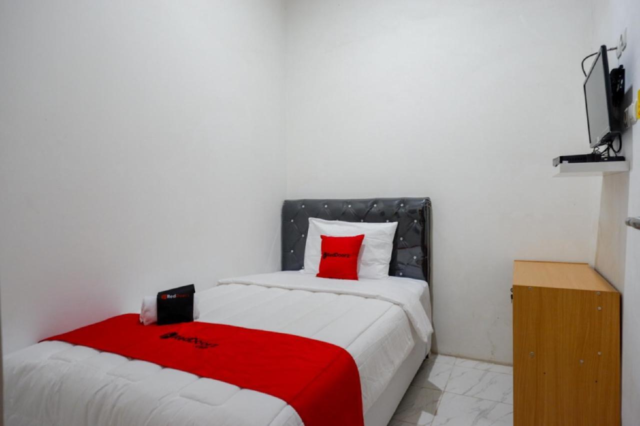 Reddoorz Hostel Near Kota Lama Семаранг Екстер'єр фото