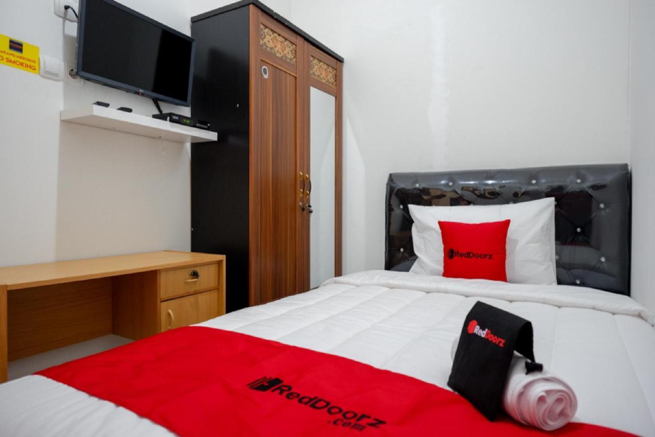 Reddoorz Hostel Near Kota Lama Семаранг Екстер'єр фото