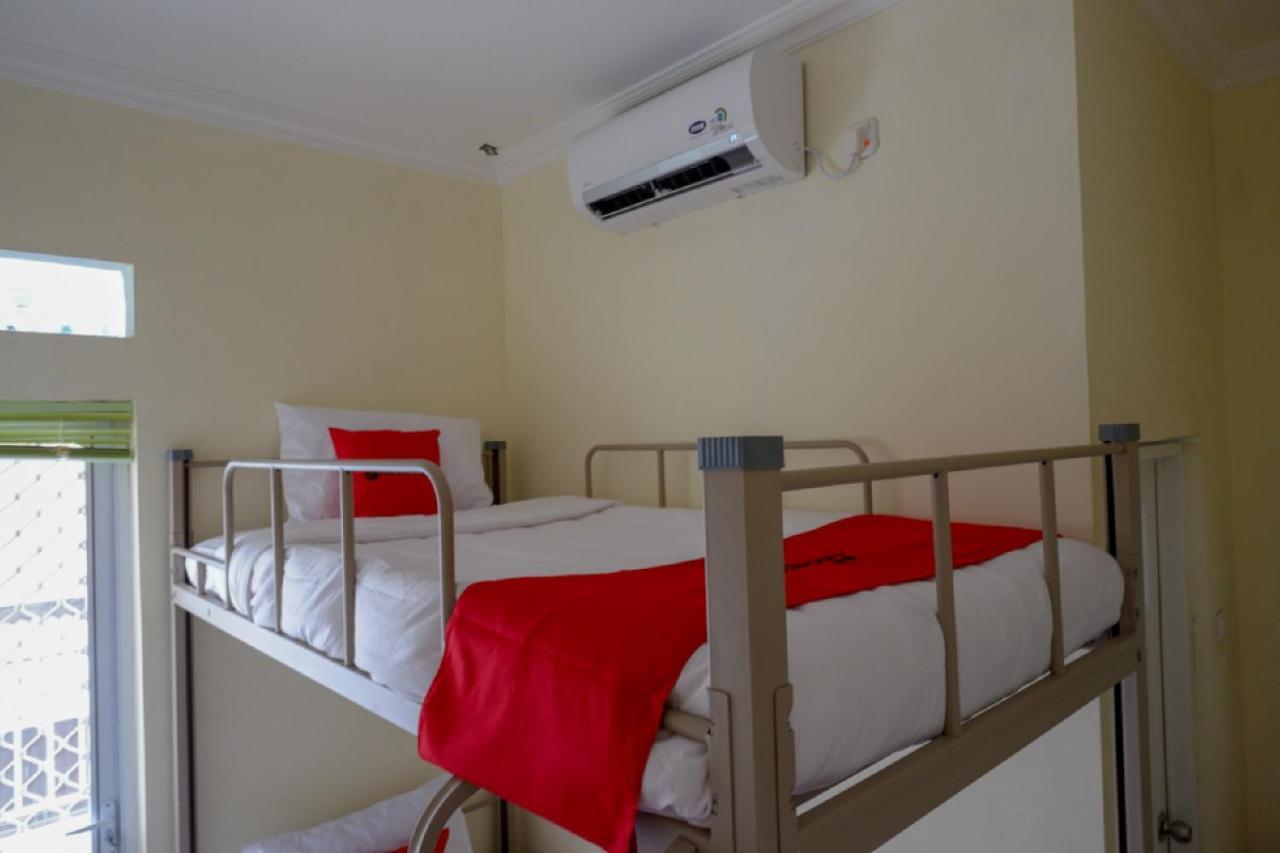 Reddoorz Hostel Near Kota Lama Семаранг Екстер'єр фото