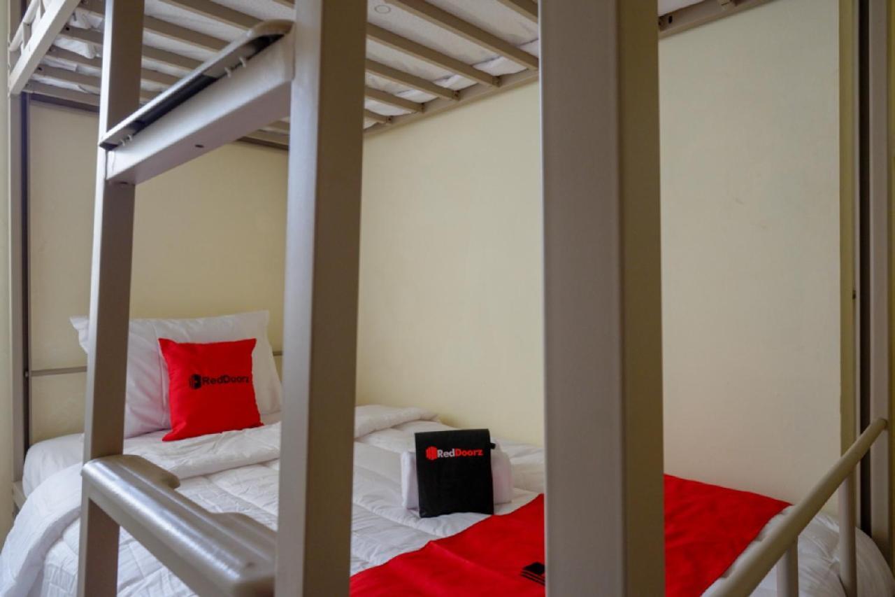 Reddoorz Hostel Near Kota Lama Семаранг Екстер'єр фото