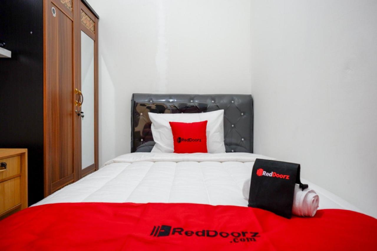 Reddoorz Hostel Near Kota Lama Семаранг Екстер'єр фото