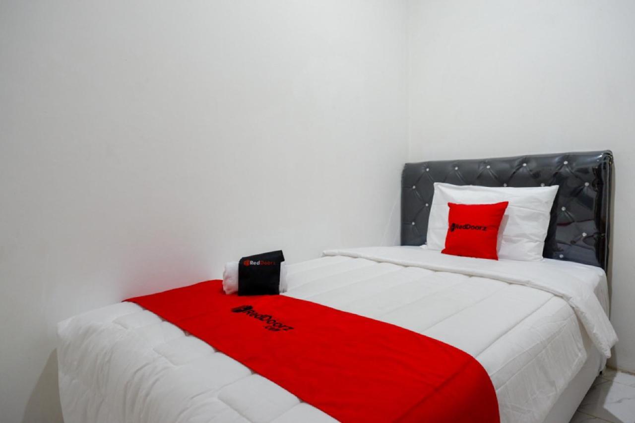 Reddoorz Hostel Near Kota Lama Семаранг Екстер'єр фото