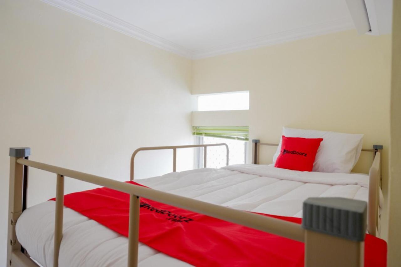 Reddoorz Hostel Near Kota Lama Семаранг Екстер'єр фото