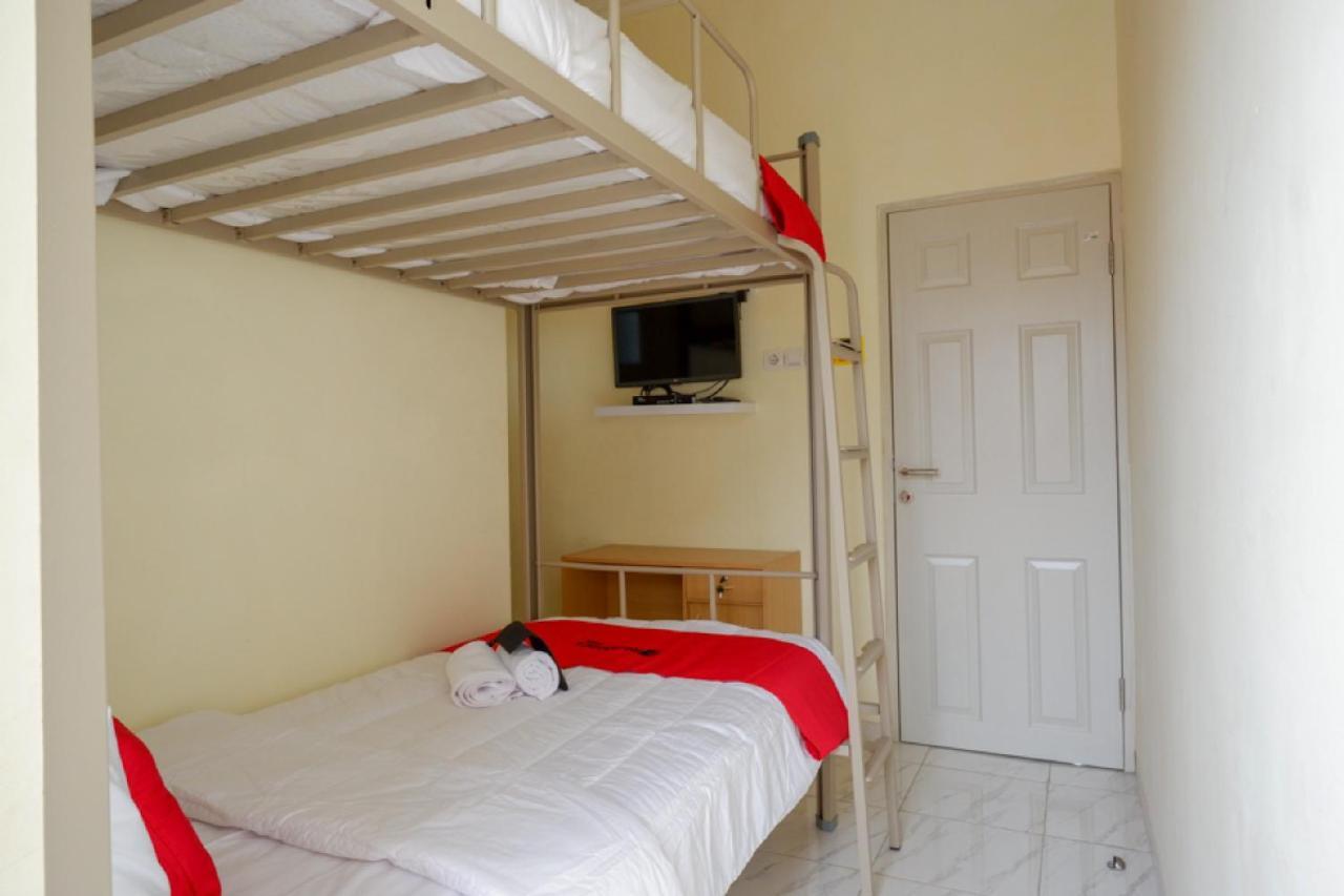 Reddoorz Hostel Near Kota Lama Семаранг Екстер'єр фото