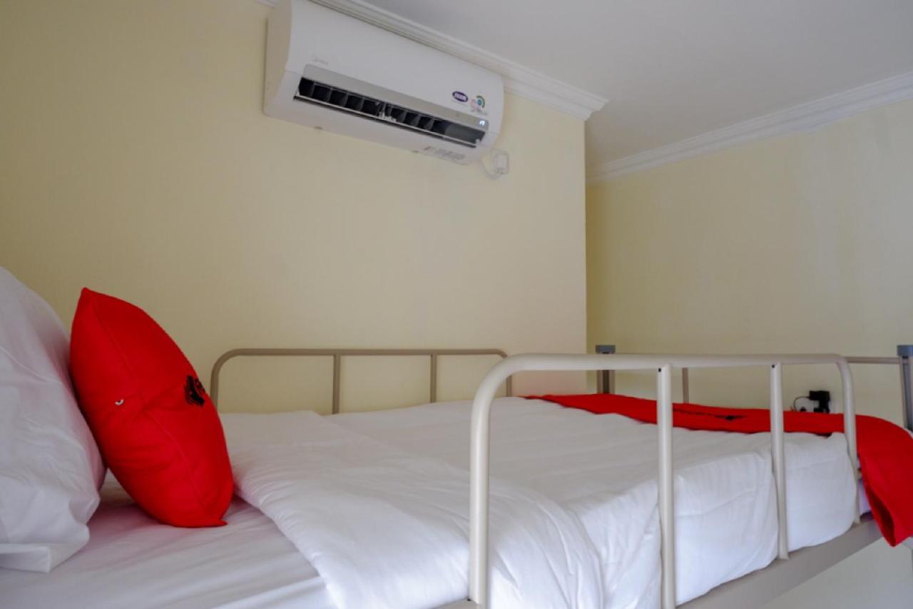 Reddoorz Hostel Near Kota Lama Семаранг Екстер'єр фото