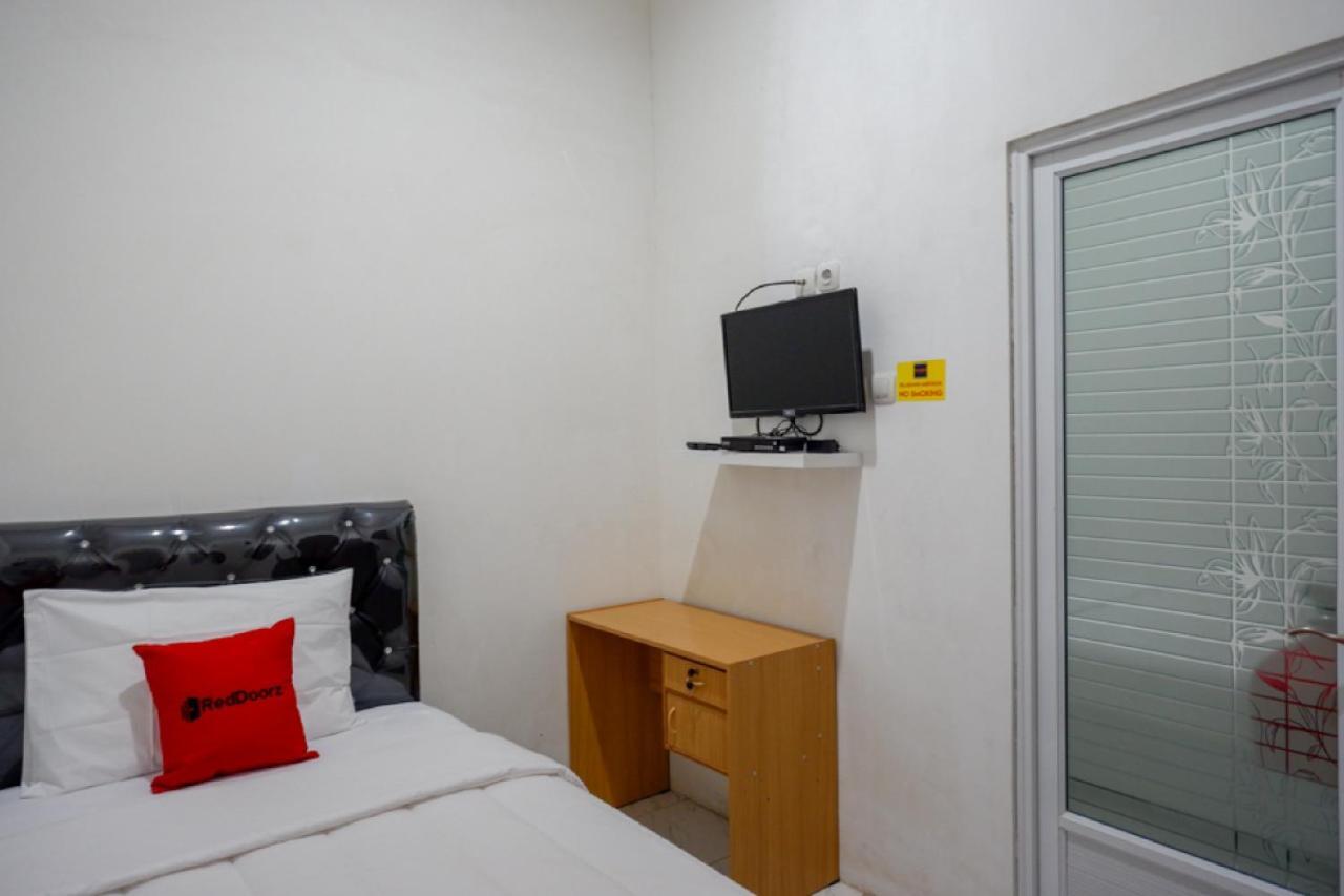 Reddoorz Hostel Near Kota Lama Семаранг Екстер'єр фото