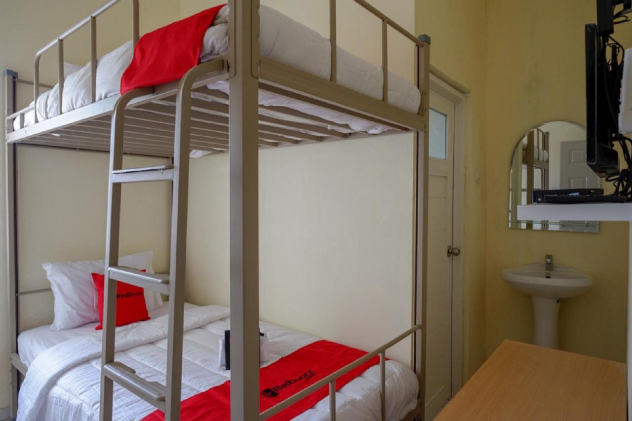 Reddoorz Hostel Near Kota Lama Семаранг Екстер'єр фото