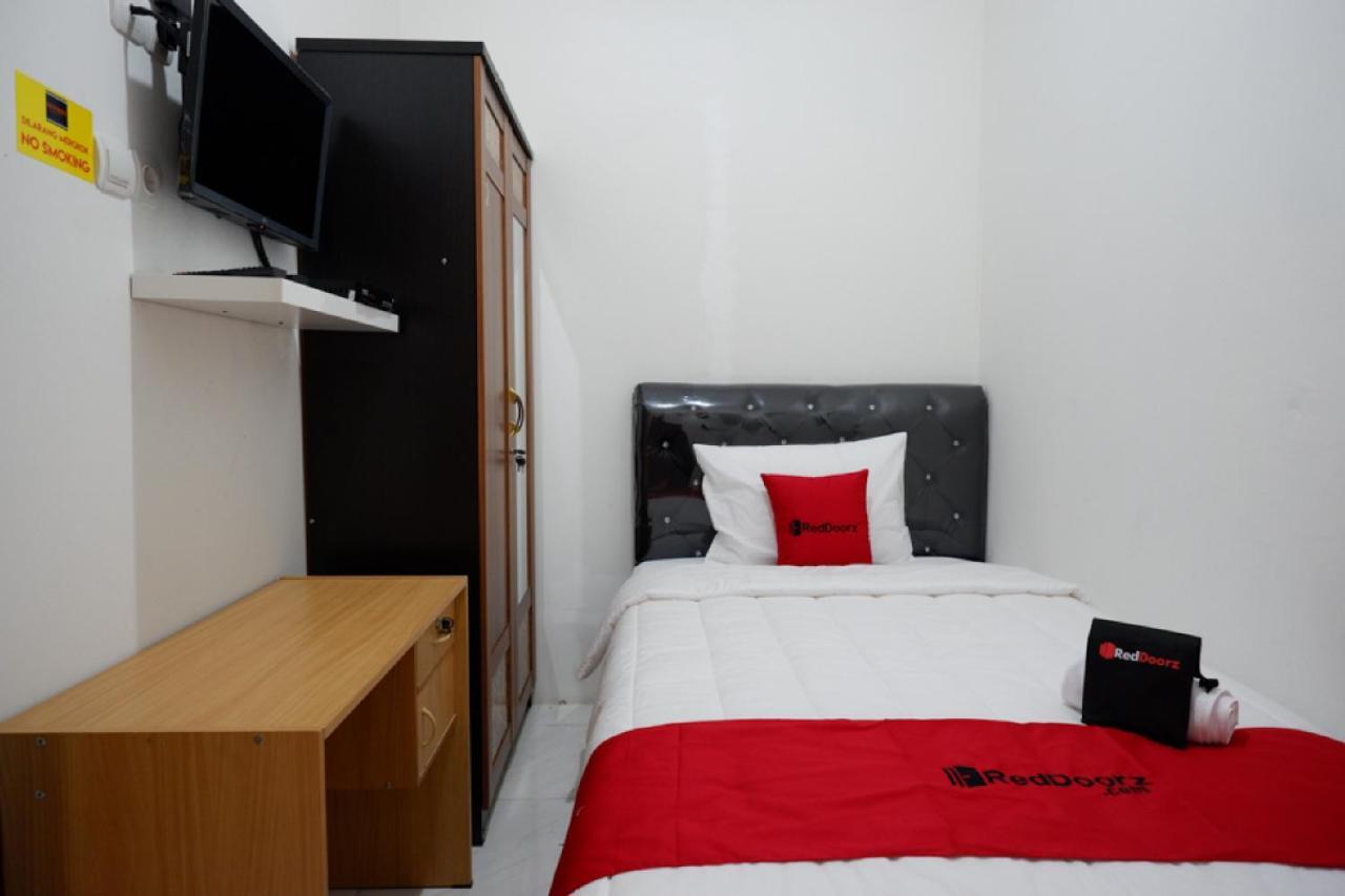 Reddoorz Hostel Near Kota Lama Семаранг Екстер'єр фото
